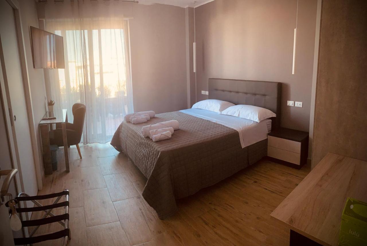 Aqua B&B - Rooms And Apartments Milazzo Eksteriør billede